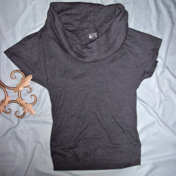 📌3/$20📌 Converse Cowl Neck Top - Sweatshirt Feel - Picture 1 of 3